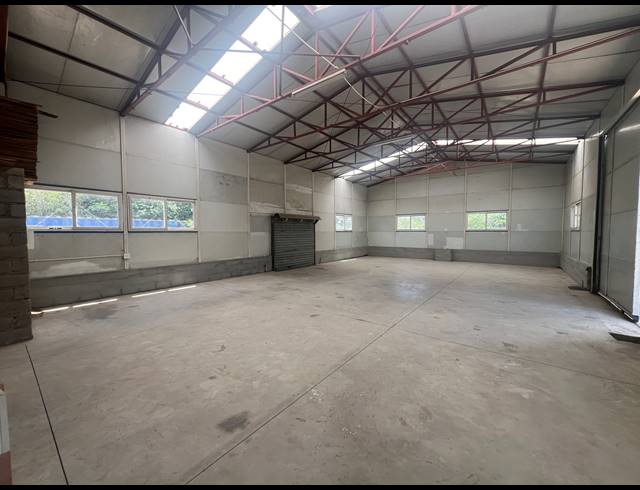 152M² WAREHOUSE TO LET IN MOSTYN PARK